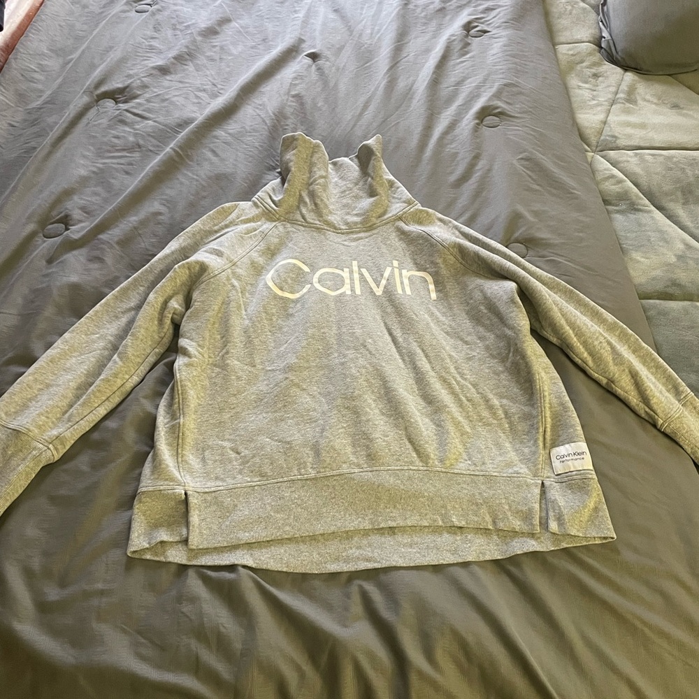 Woman’s Calvin Klein pull over